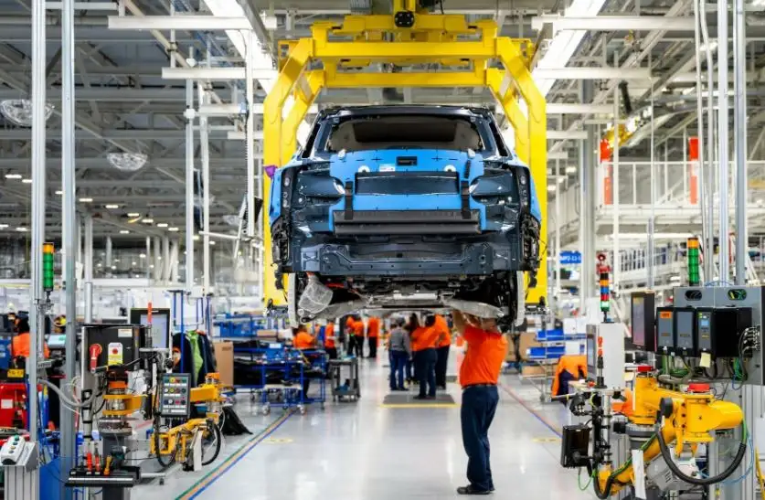 Ilustrasi penghentian produksi SUV listrik Volvo EX90. (Foto: Carscoops)