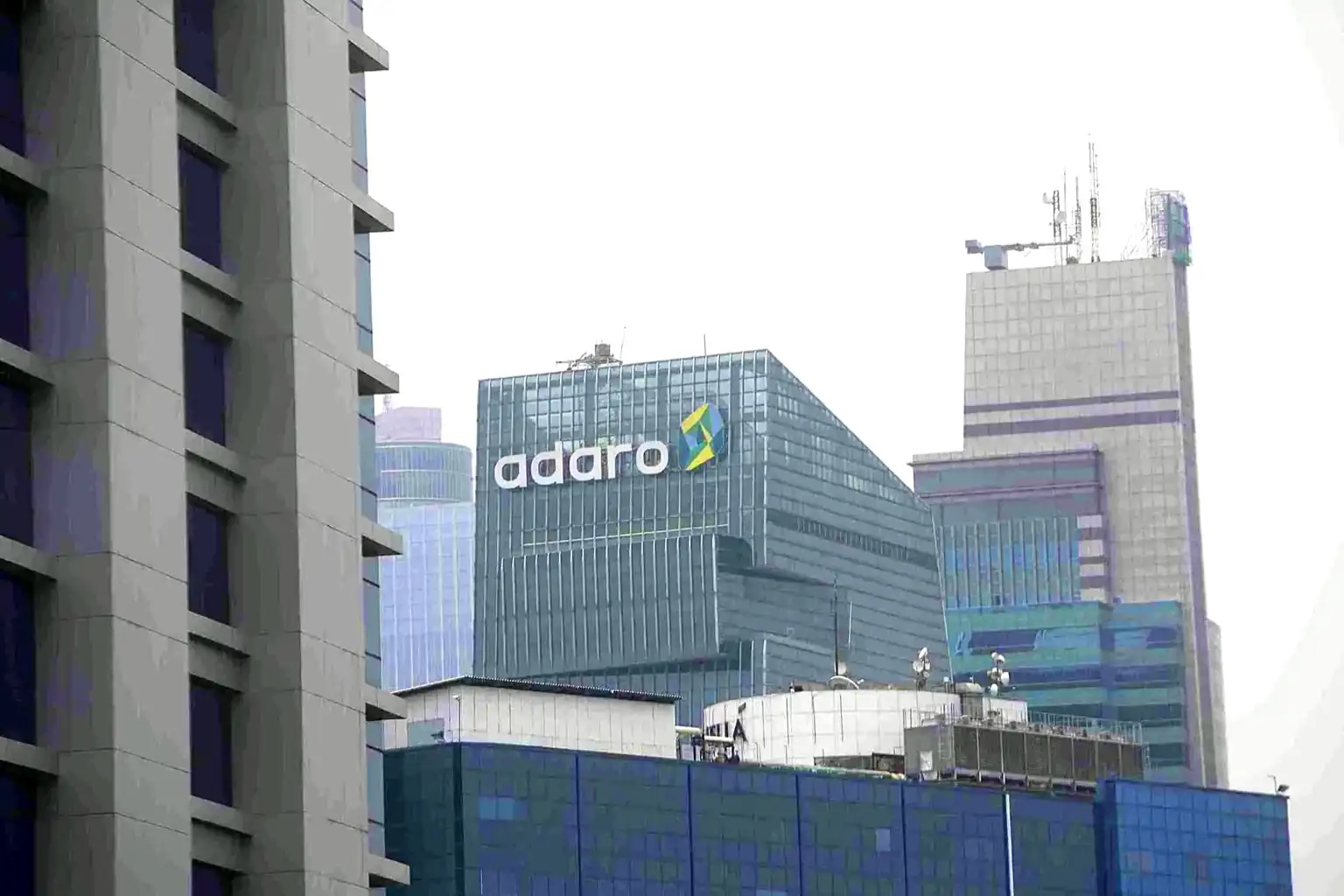 Saham ADRO melemah di tengah berakhirnya buyback dan tekanan asing. Simak analisis teknikal dan proyeksi arah harga menuju zona support Rp2.000. Foto: KabarBurs