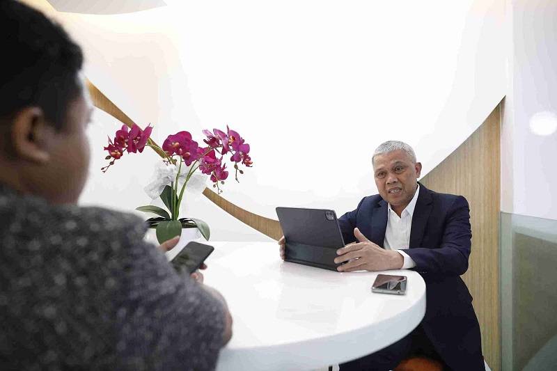 Tim KabarBursa.com mewawancarai  Komisaris Utama PT Biofarma Group (Persero) Tugas Ratmono, Senin, 2 Juni 2025. (Foto: KabarBursa.com/Abbas Sandji)
