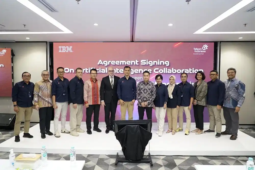 Penandatanganan perjanjian kerja sama dilakukan oleh PGS EVP Digital Business & Technology Telkom, Ari Kurniawan, dan Presiden Direktur IBM Indonesia, Roy Kosasih, pada Rabu, 21 Mei 2025 lalu  di Gedung Telkom Landmark Tower, Jakarta. 