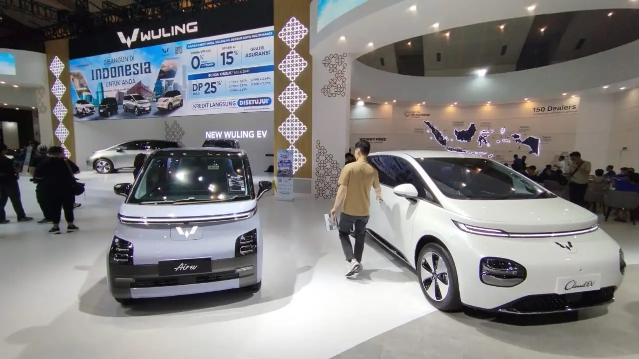 Wuling umbar promo terbaru periode Juni 2025, beli mobil listrik hingga hybrid dapat banyak penawaran. Intip detail promonya. Foto: Harun/KabarBursa.com. 