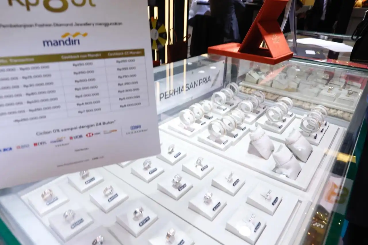 Harga emas naik ke USD3.428 per ons usai serangan udara Israel ke Iran. Investor berlindung di aset safe haven, pasar menanti reaksi Iran. Foto: KabarBursa/Abbas Sandji.