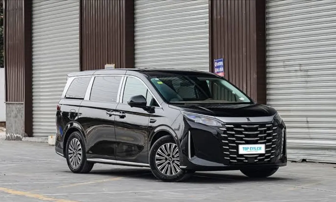 Desain BYD M9, mobil hybrid yang diprediksi hadir di Indonesia sekaligus menantang Toyota Alphard. Harga lebih murah dari Denza D9. (Foto: Gneenev).