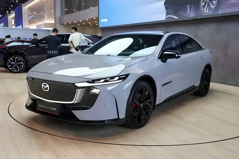 SUV listrik terbaru Mazda  EZ-60 untuk pasar China dan global lewat ajang Chongqing Auto Show 2025 di Tiongkok.