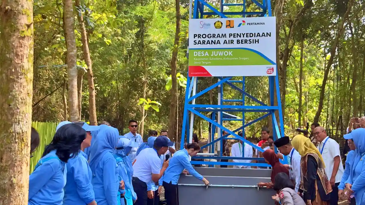 PT Pertamina (Persero) berkolaborasi dengan Seruni (Solidaritas Perempuan Untuk Indonesia) Kabinet Merah Putih dan Kementerian ESDM, hadir untuk membangun 16 titik sarana dan prasarana air bersih guna meningkatkan kesehatan dan kesejahteraan masyarakat di Kabupaten Sragen. (Foto: Dok. Pertamina)