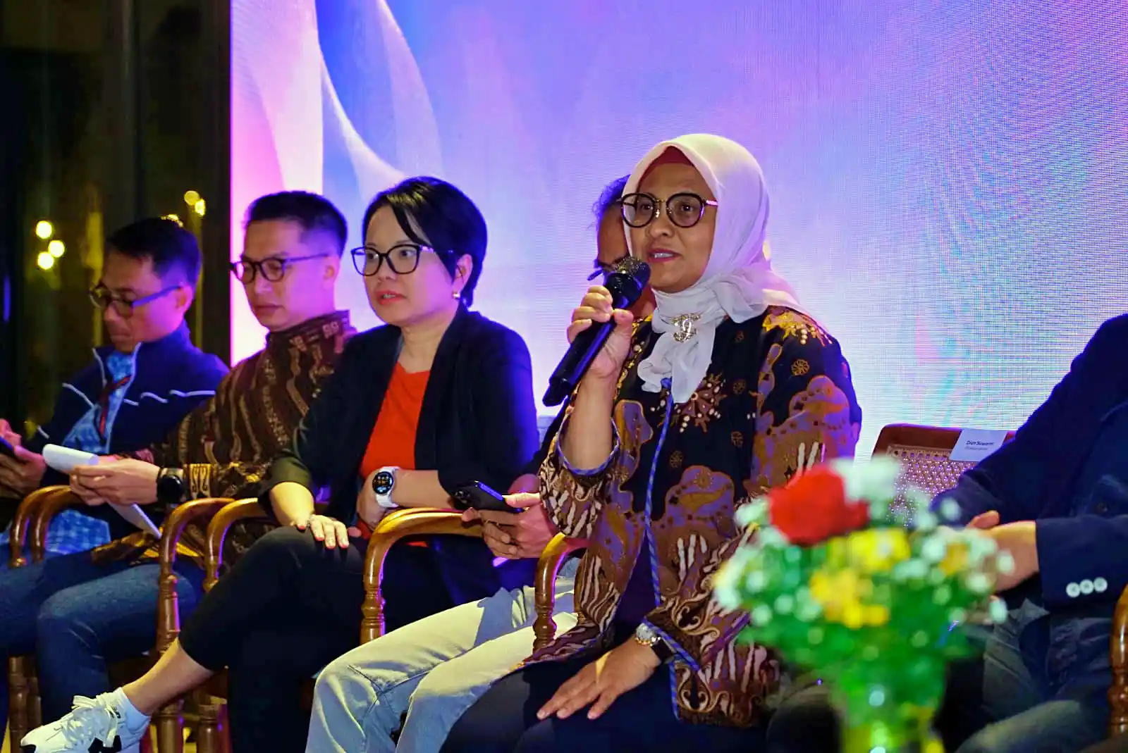 Direktur Utama Telkom Dian Siswarini beserta jajaran direksi Telkom pada acara Executive Media Gathering, di Jakarta. (Foto: Dok. Telkom)