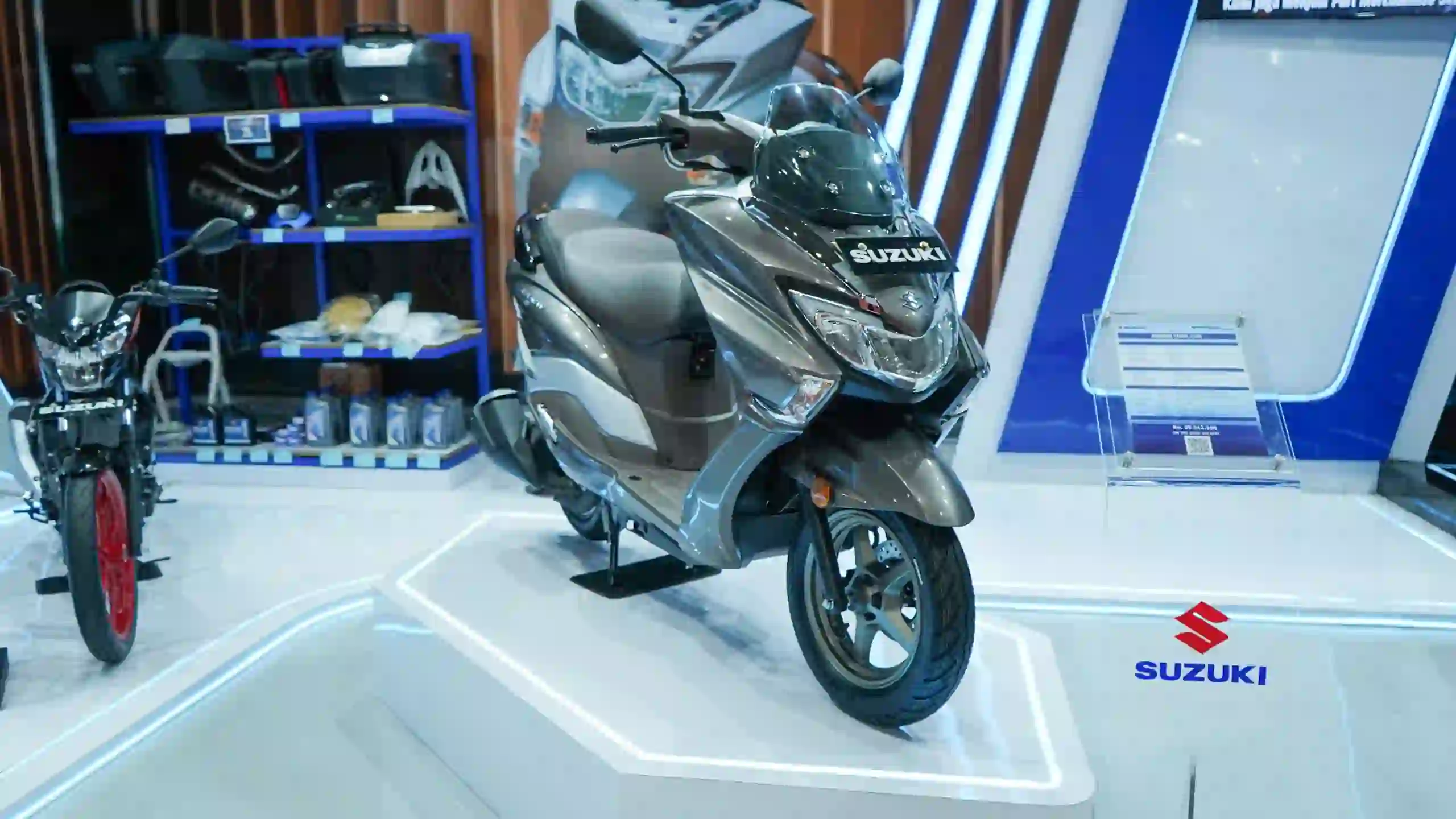 Suzuki membawa lini produk Skutik hingga Sport, mulai dari Nex Crossover hingga V-Strom 250 SX di Jakarta Fair 2025. Foto: dok. SIS.