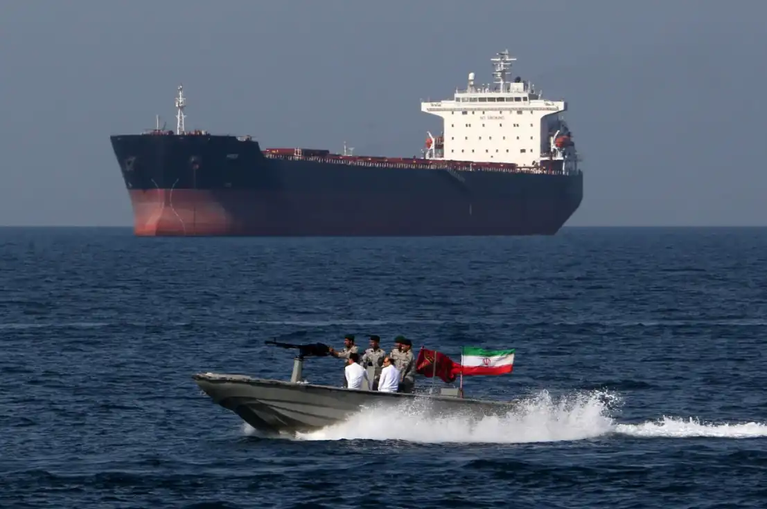 Ketegangan Selat Hormuz bisa dorong harga Brent tembus USD110. Pasar global waspada dampak geopolitik dan suplai minyak Iran. Foto: Agence France Presse via The Wall Street Journal.