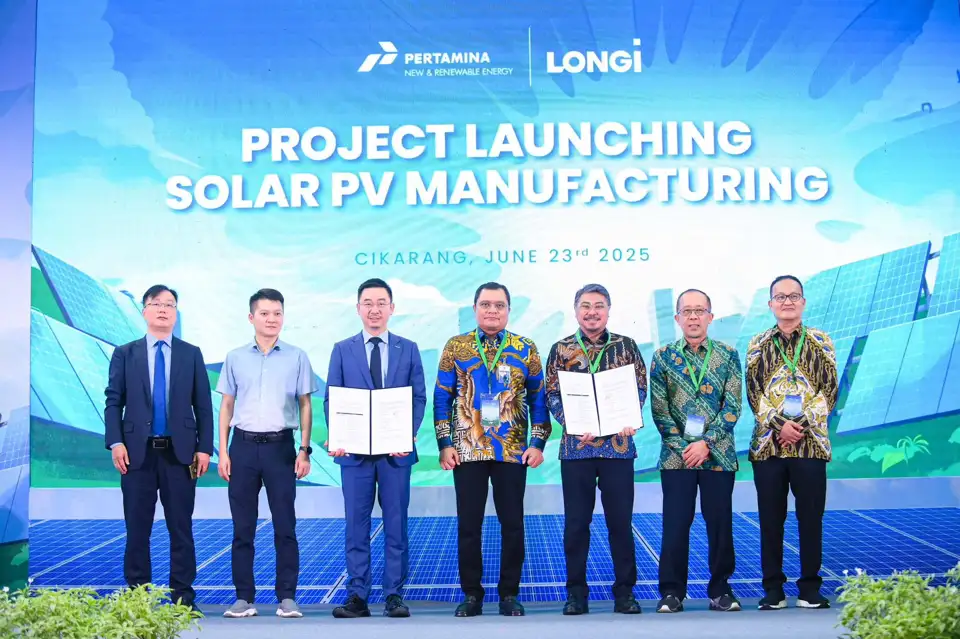 Kerja sama Pertamina NRE dengan LONGi dalam proyek pembangunan fasilitas manufaktur panel surya. (Foto: Istimewa)