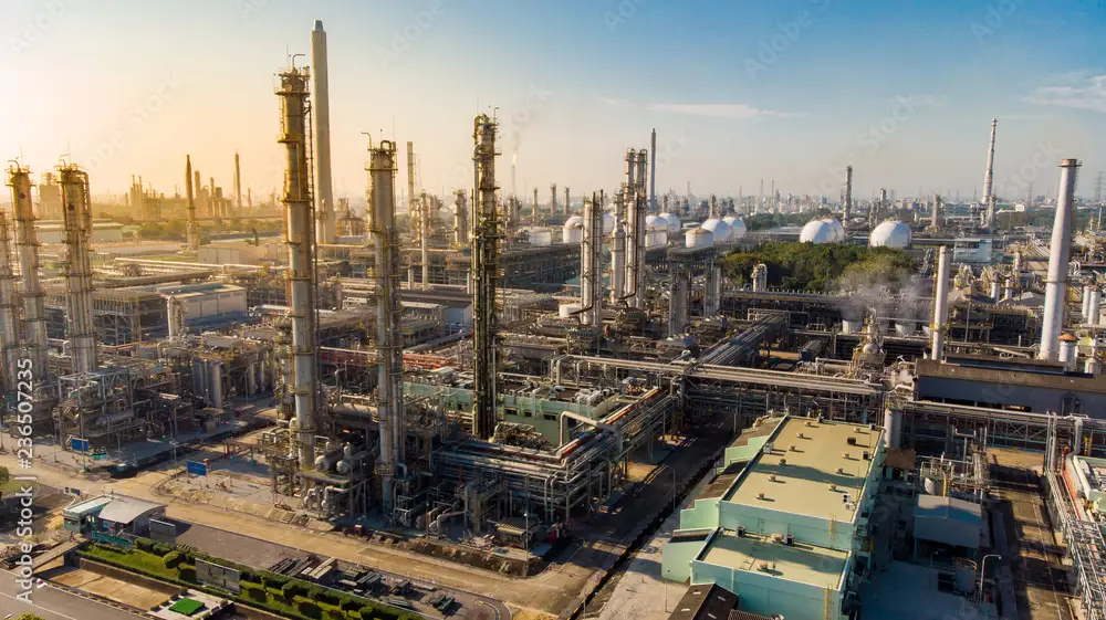 Ilustrasi: Pemandangan udara industri minyak dan gas. (Foto: Adobe Stock)