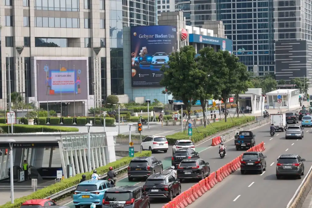 Ilustrasi: Wall Street, harga minyak turun, indeks saham AS, Dow Jones naik, S&P 500 mendekati rekor, Nasdaq menguat, konflik Iran-Israel, Jerome Powell, suku bunga The Fed, yield obligasi AS, pasar saham global. Foto: KabarBursa/Abbas Sandji.