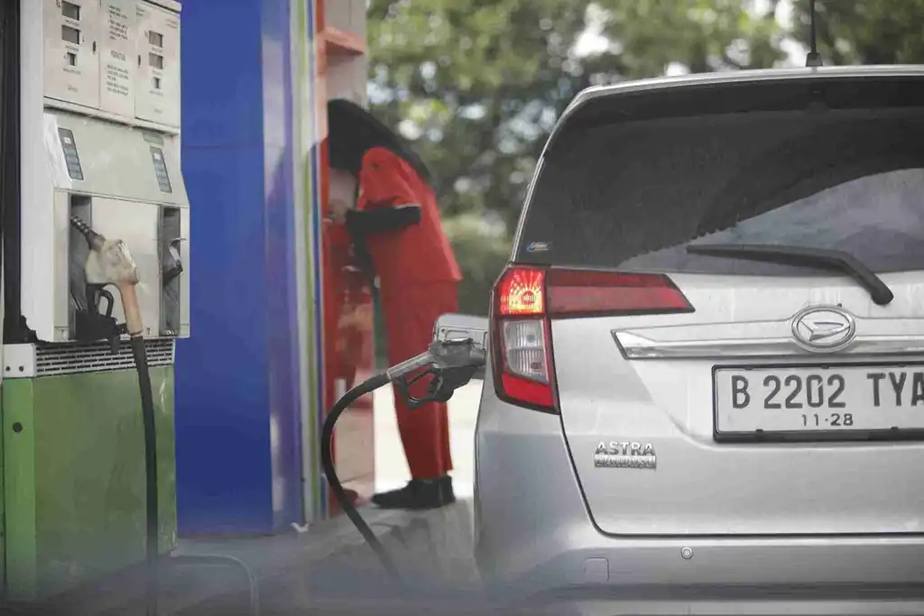 Harga Brent dan WTI anjlok lebih dari 6 persen setelah gencatan senjata Iran-Israel memicu euforia di pasar saham dan menekan aset lindung nilai. Foto: KabarBursa/Abbas Sandji.