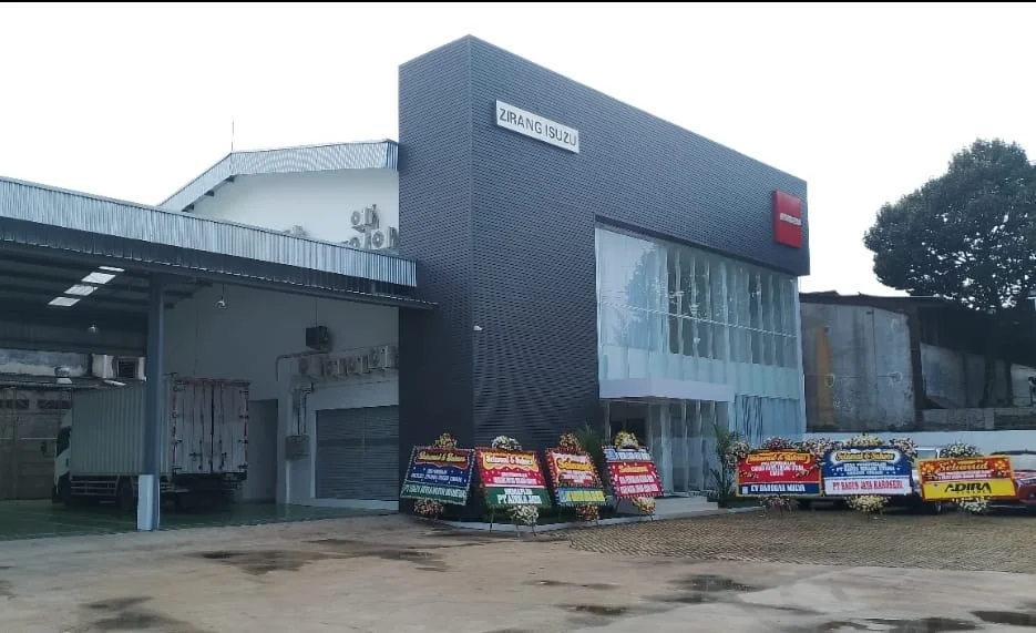 Isuzu buka dealer baru di wilayah Cimahi, Jawa Barat yang memiliki banyak potensi untuk pasar kendaraan niaga. Foto: dok. IAMI