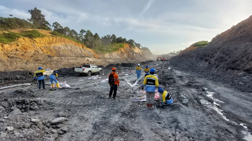 Pekerja tambang PT Petrindo Jaya Kreasi Tbk (CUAN). (Foto: Dok Perusahaan)
