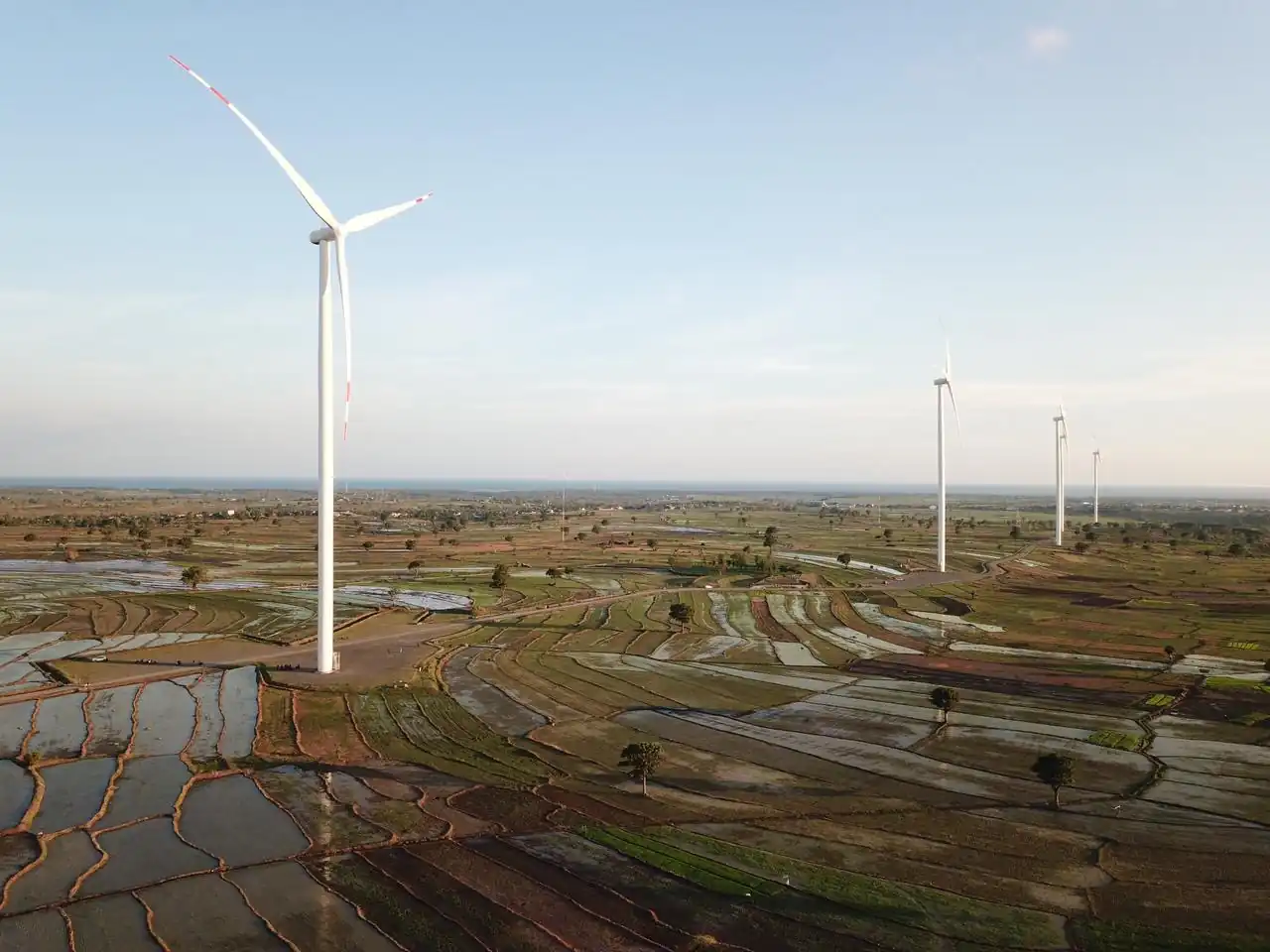 Transisi energi Indonesia masih lambat. PLN terhambat prosedur, regulasi tumpang tindih, investor ragu, target bauran energi terancam meleset. Foto: KabarBursa/Abbas Sandji.
