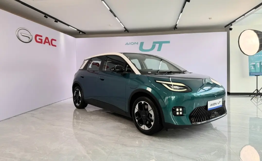Mobio listrik baru AION UT  diperkenalkan untuk pasar Indonesia. Siap hadapi Wuling Cloud EV hingga BYD Dolphin, berapa harganya? Foto: dok. GAC Indonesia.