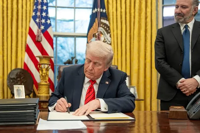 Trump umumkan tarif tembaga 50 persen, pasar kaget. Harga tembaga langsung melonjak dan saham Freeport ikut terbang. Foto: whitehouse.gov.