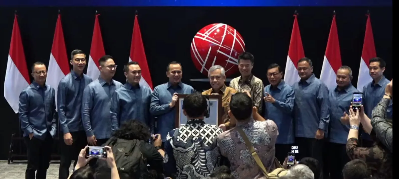 Komisaris dan Direksi PT Indokripto Koin Semesta Tbk (COIN) di Main Hall BEI. (Foto: Tangkapan layar)