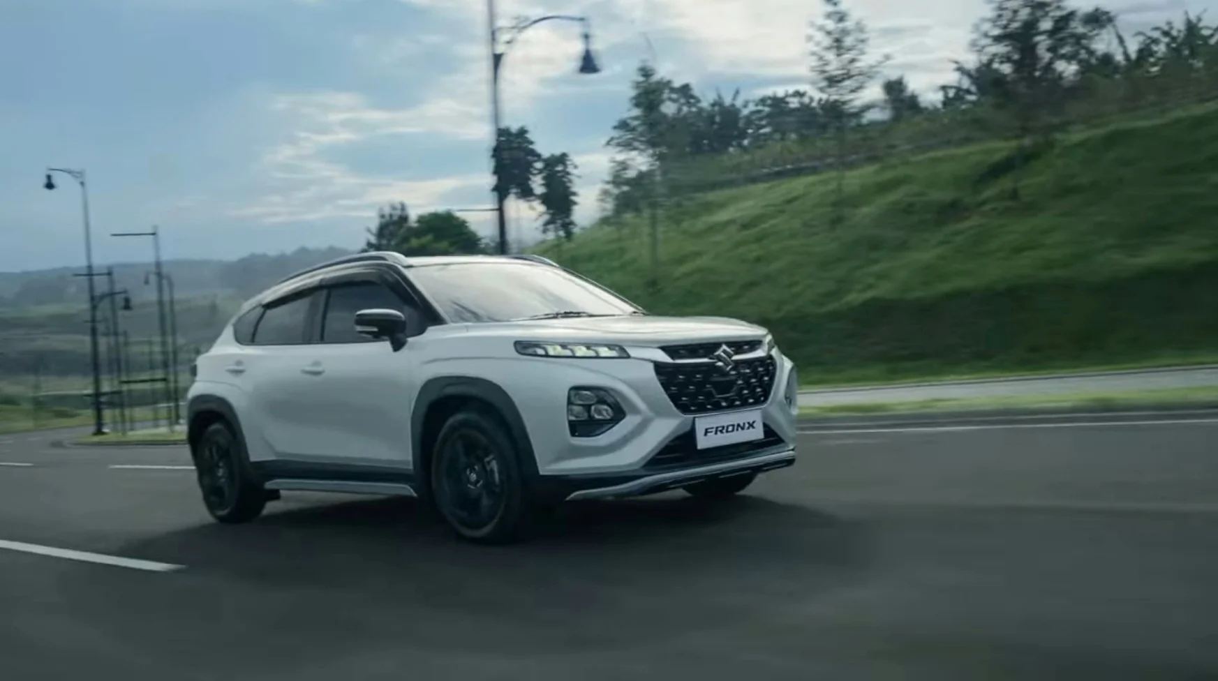 Suzuki Fronx punya fitur unggulan untuk menyenangkan penumpang di kabinnya. Berikut deretan fiturnya. Foto: Dok. SIS.