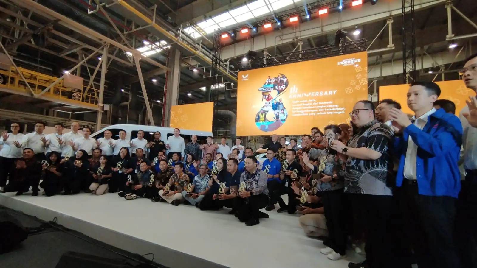 Rayakan delapan tahun berkiprah di Indonesia, Wuling hadirnya New Binguo EV dan Mitra EV. Foto: Harun/KabarBursa.com 