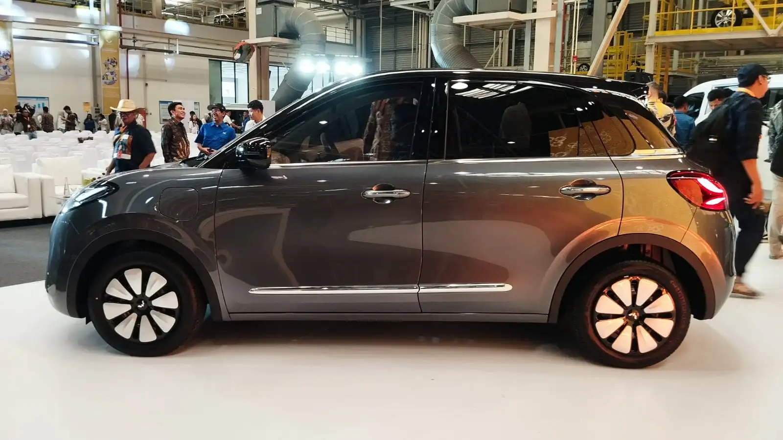 Wuling New Binguo EV warna Tungsten Steel Grey. Foto: Harun/KabarBursa.com