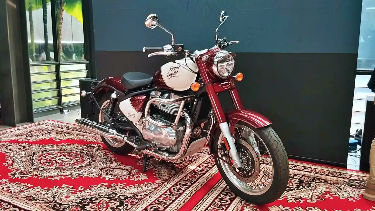 Dibanderol mulai Rp230 jutaan, pembeli Royal Enfield Classic 650 enggak perlu menunggu lama unitnya sampai di garasi. Kapan surat-suratnya turun? (Foto: KabarBursa/Harun Rasyid)