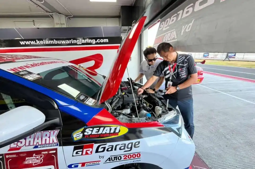Debut manis GR Garage Auto2000 Racing Team (GRT) dengan Toyota Agya di ajang Mandalika Festival of Speed 2025. Foto: dok. Auto2000.