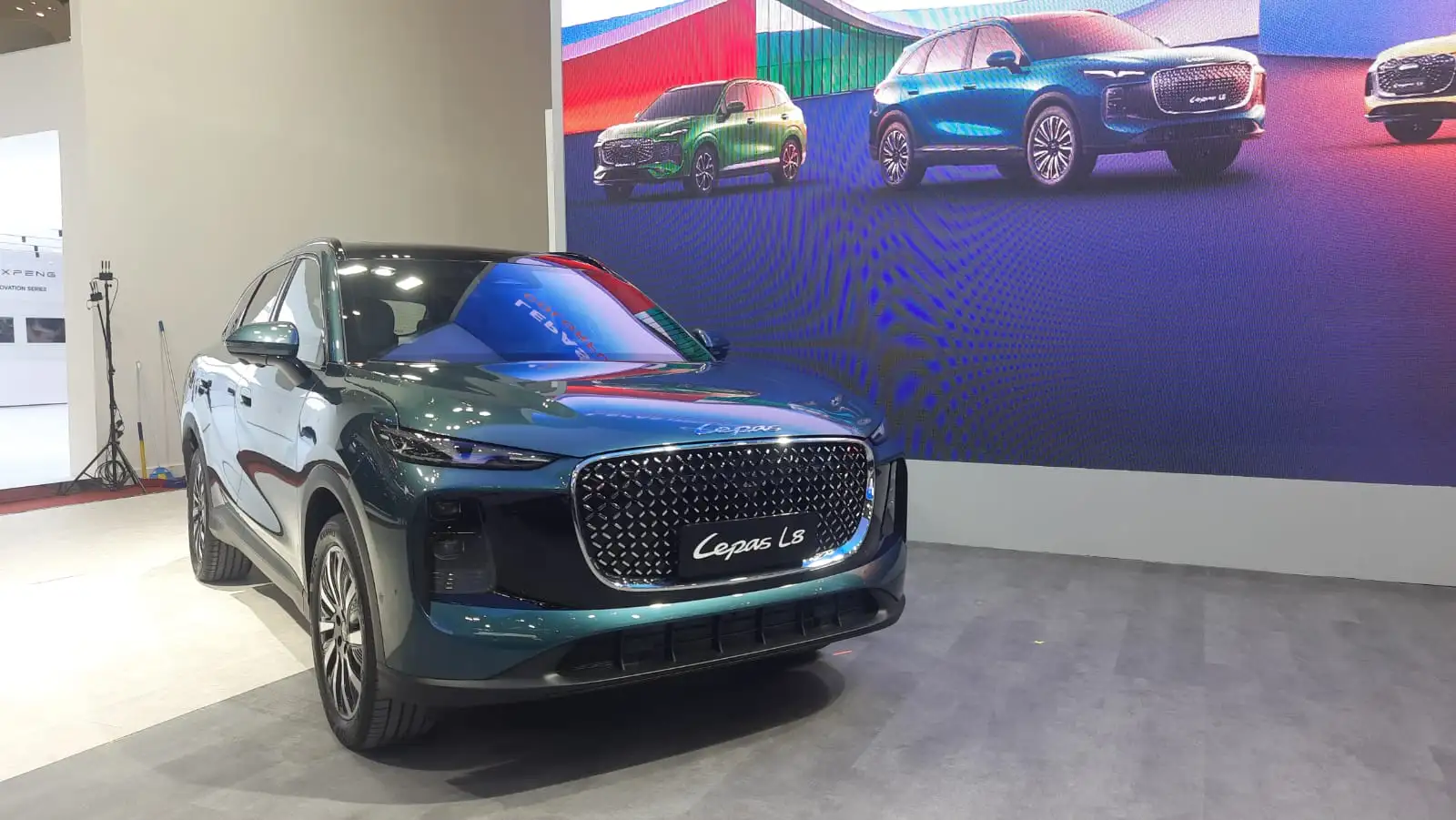 Lepas meluncur sebagai sub merek baru dalam Chery Group, hadirkan SUV baru L8 di GIIAS 2025. Foto: Harun/KabarBursa.com.