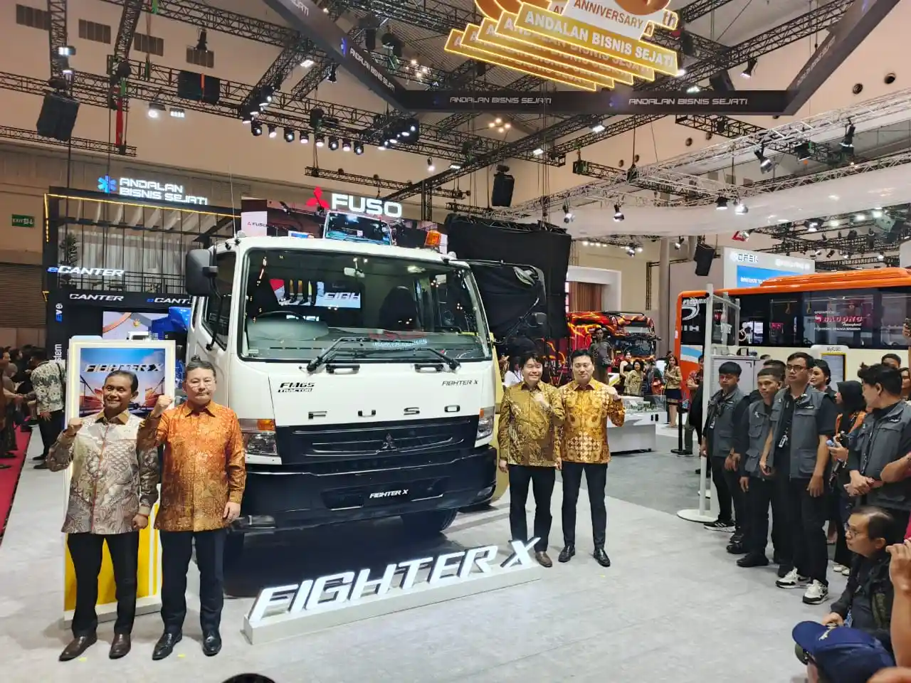 PT Krama Yudha Tiga Berlian Motors (KTB) merayakan 55 tahun eksistensinya di Tanah Air. Foto: KabarBursa.com/Citra Dara