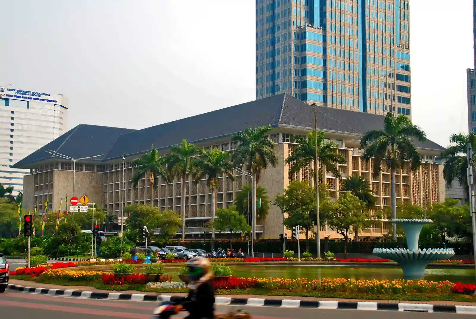 Penyaluran kredit baru meningkat kuartal II 2025, disokong sektor investasi dan modal kerja, M2 tumbuh 6,5 persen yoy capai Rp9.597,7 triliun. foto: Dok. Bank Indonesia