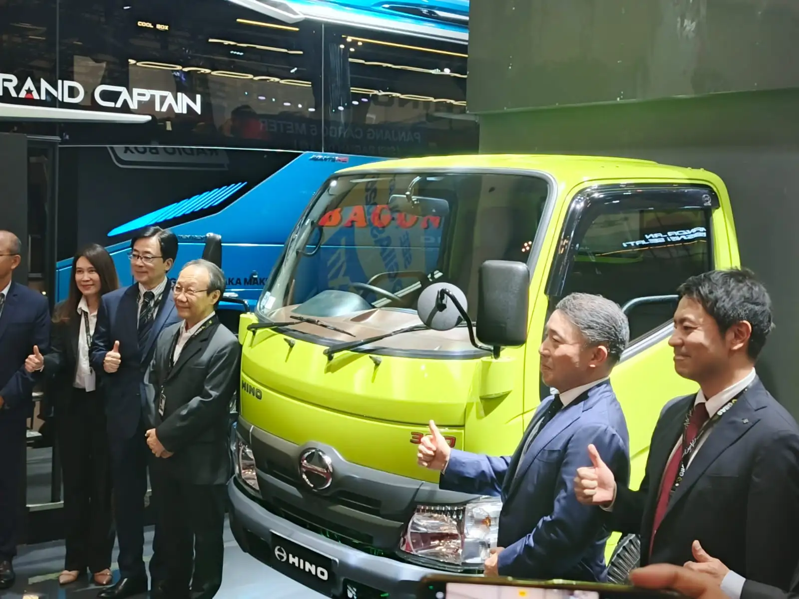 Pembukaan booth Hino di GIIAS 2025. (Foto: KabarBursa.com/Citra)