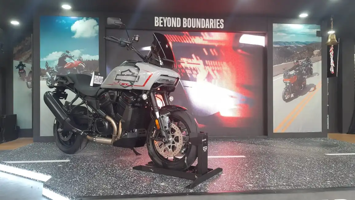 Harley-Davidson Pan America 1250 ST, moge terbaru yang diperkenalkan di GIIAS 2025. Foto: Harun/KabarBursa.com 