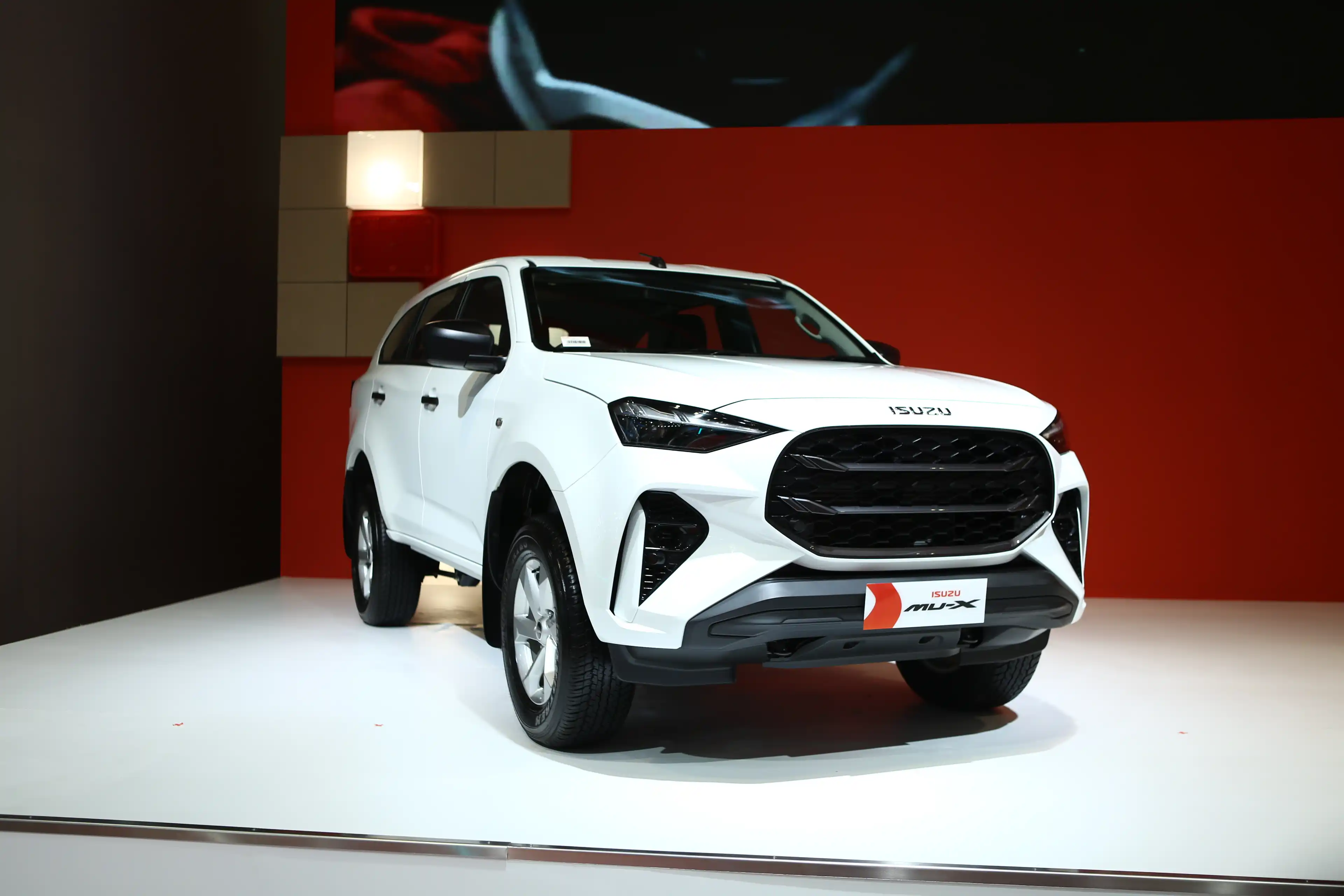 New Isuzu mu-X 4WD yang dirilis di GIIAS 2025. Foto: doc Isuzu.