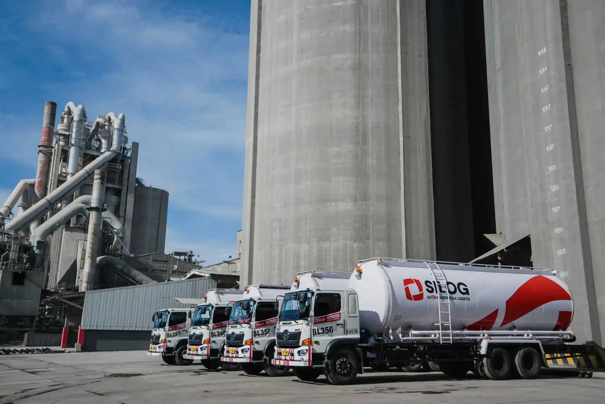  semen UltraPro yang dipasok SIG digunakan dalam pembuatan beton pracetak (precast), berupa spun pile atau tiang pancang berbentuk bulat. Foto: dok SIG