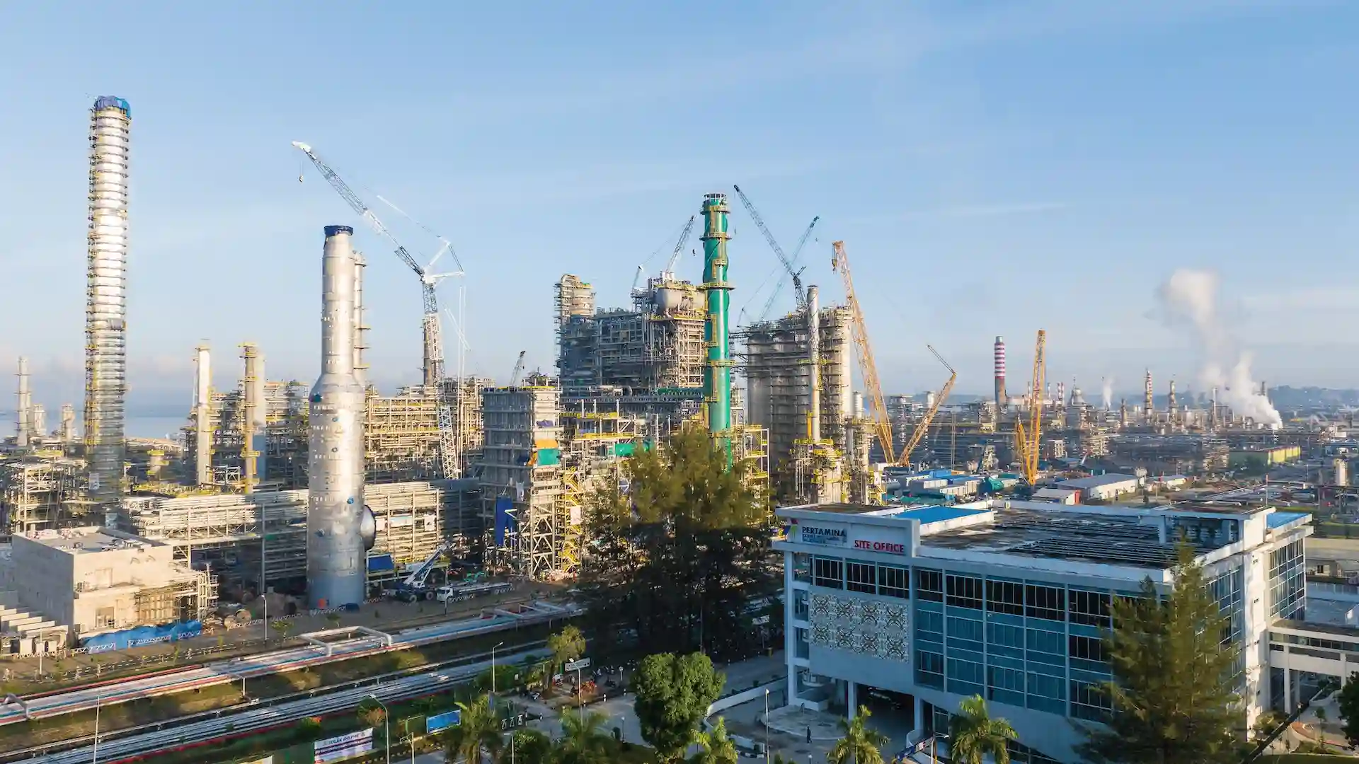 Harga minyak naik setelah AS dan Uni Eropa mencapai kesepakatan dagang yang redakan ketegangan global dan dorong optimisme pasar. Foto: Dok. Pertamina.