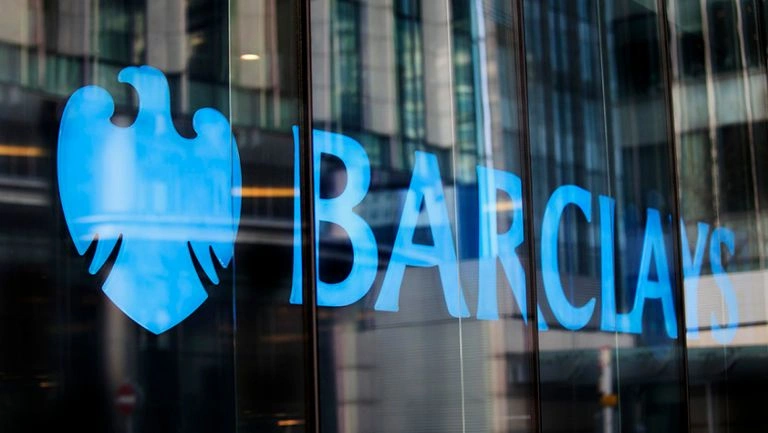 Barclays berkomitmen pendanaan hijau meski hadapi tekanan politik. Mereka menargetkan pembiayaan transisi iklim global hingga USD1 triliun. Foto: Dok. Barclays.