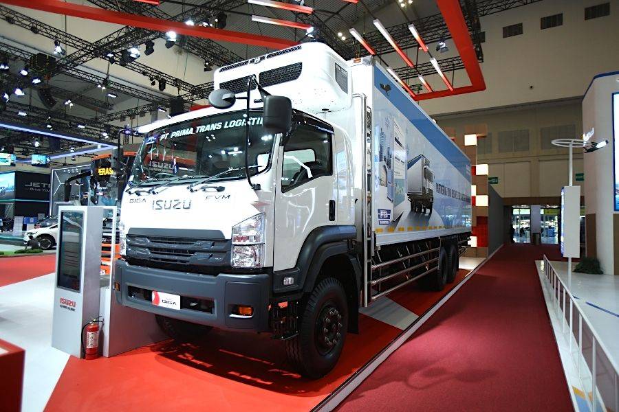 Isuzu Giga FVM yang dipajang di GIIAS 2025. Foto: doc Isuzu.