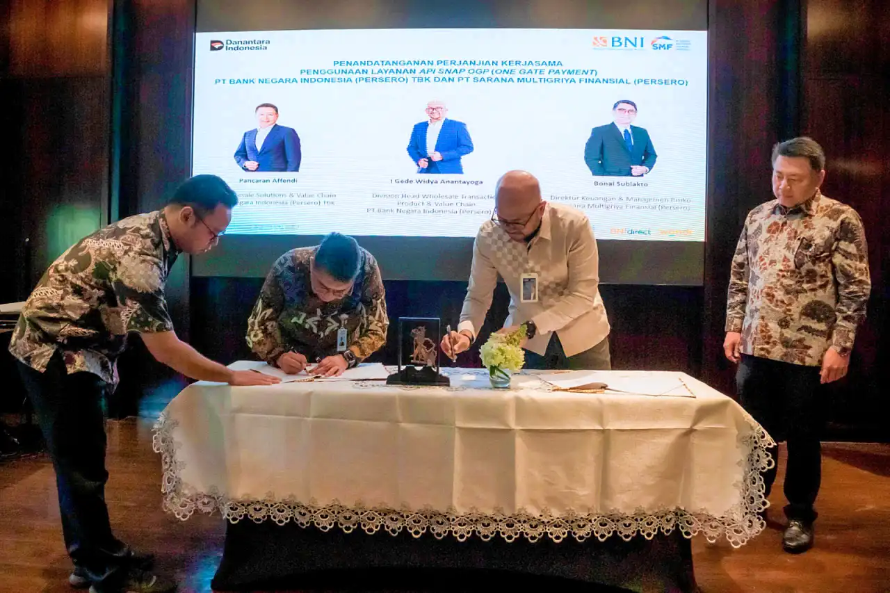 PT Bank Negara Indonesia (Persero) Tbk atau BNI bersama PT Sarana Multigriya Finansial (Persero) atau SMF memperkuat sinergi melalui integrasi layanan pembayaran digital. (Foto: Dok. BNI)
