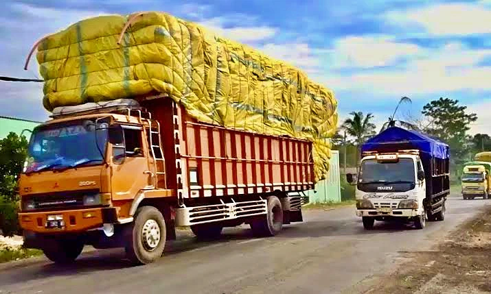 Ilustrasi truk ODOL di jalan raya. Foto: doc MTI