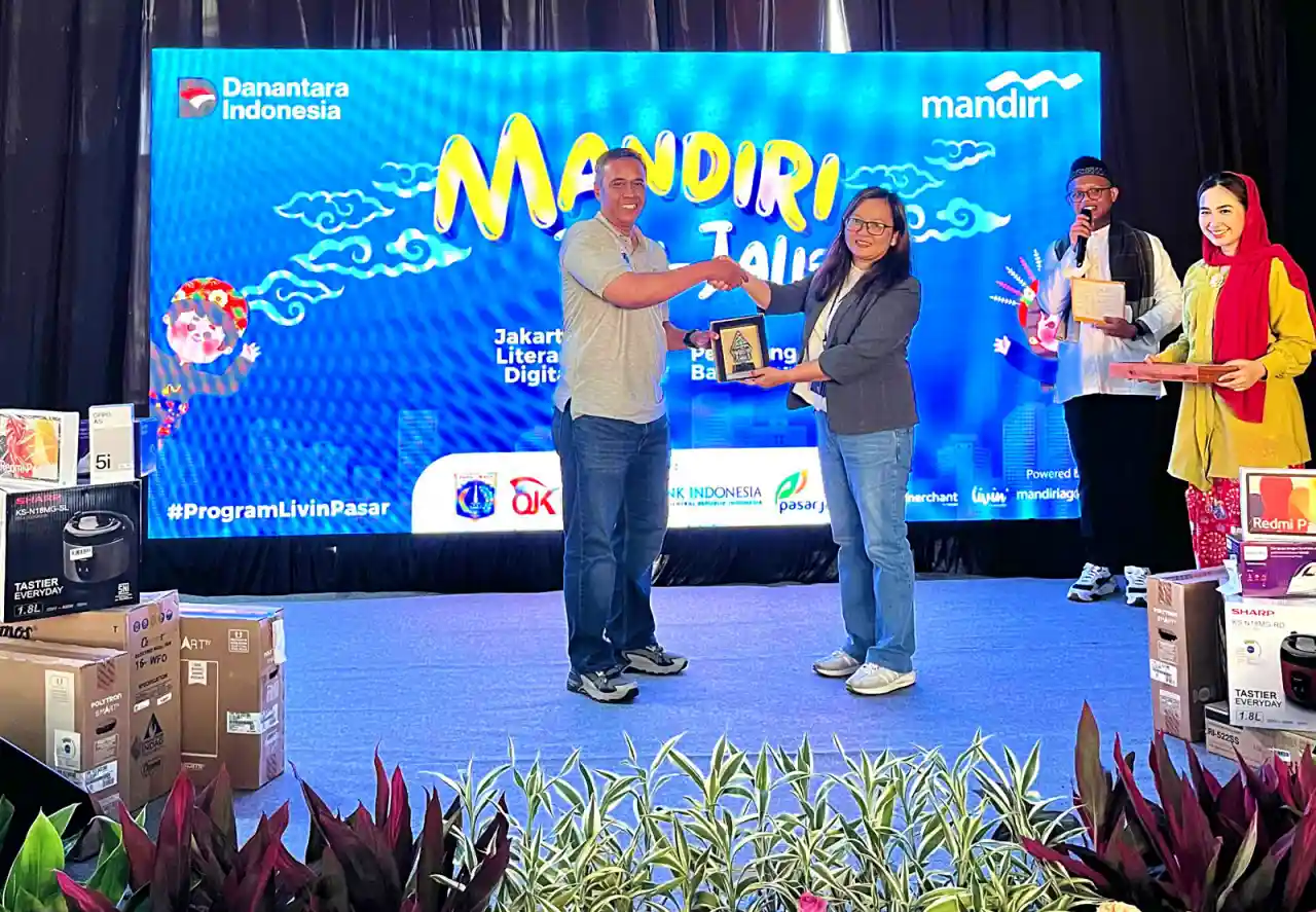 Bank Mandiri kembali menunjukkan komitmennya dalam mengakselerasi transformasi ekonomi kerakyatan melalui digitalisasi sektor UMKM, khususnya di ekosistem pasar tradisional. (Foto: Dok. Bank Mandiri)