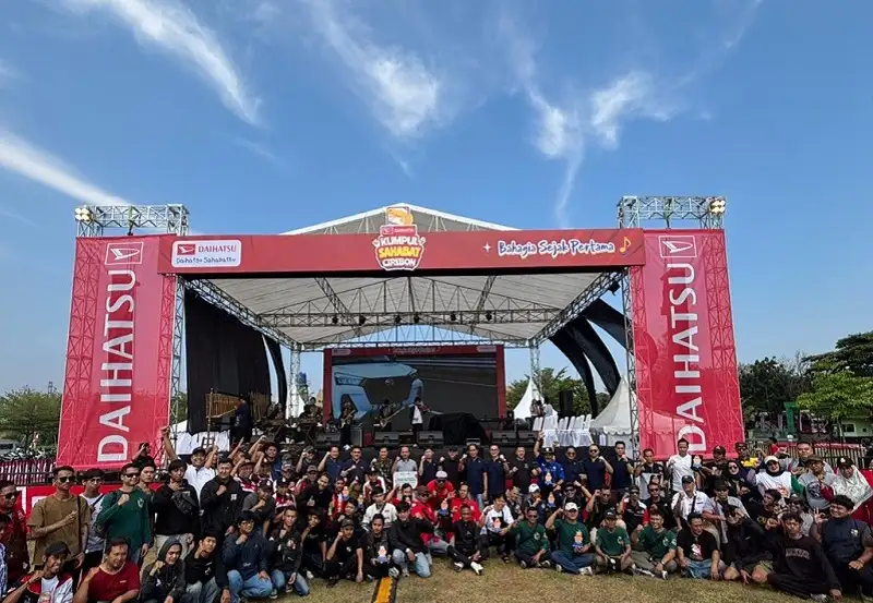 Foto bersama Komunitas, Pemerintas Cirebon, dan Manajemen Daihatsu. Foto: doc Daihatsu