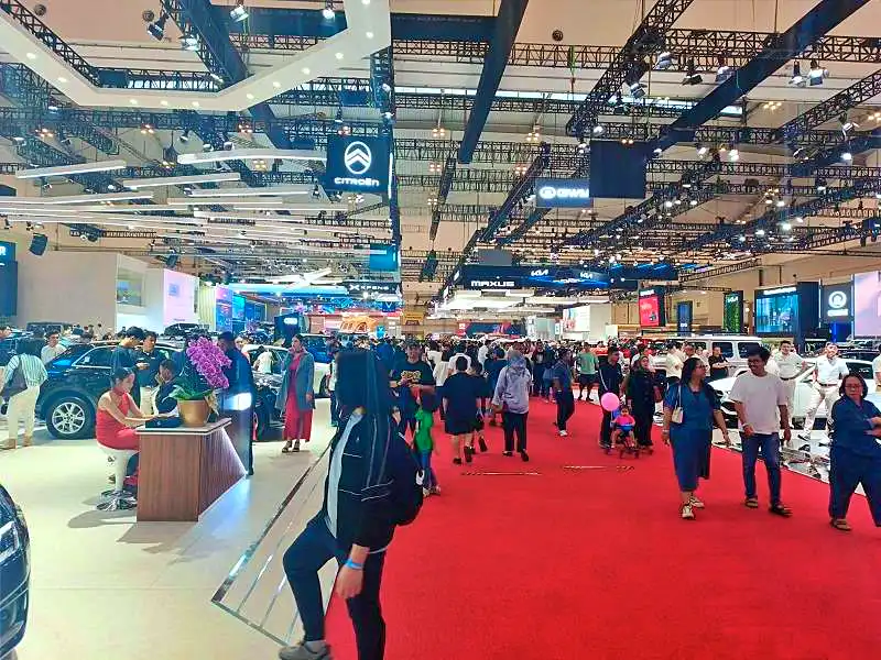 Suasana di GIIAS 2025 yang diselenggarakan di ICE, BSD, Kabupaten Tangerang, 24 Juli sampai 3 Agustus 2025. (Foto: KabarBursa/Citra)