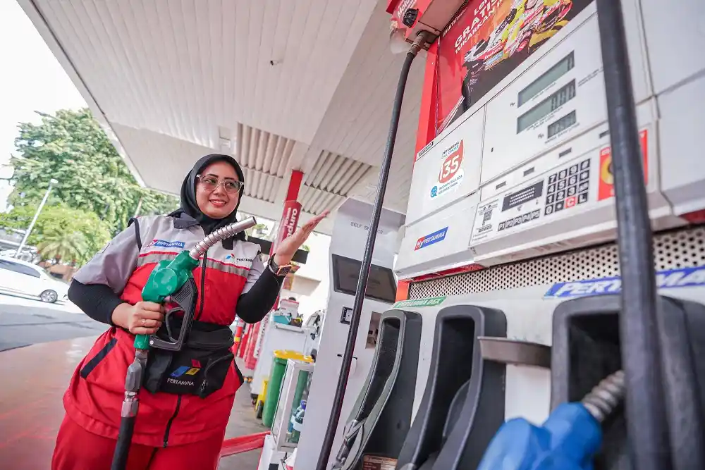 n program Lebih Hemat Rp300/L mulai berlaku di SPBU - SPBU Pertamina yang menyediakan Pertamina Dex di seluruh Indonesia