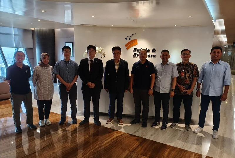 Hankook Tire Lakukan Kunjungan Resmi ke VKTR, Perkuat Kolaborasi Pasok Ban untuk Bus Listrik Transjakarta. Foto: doc Hankook.