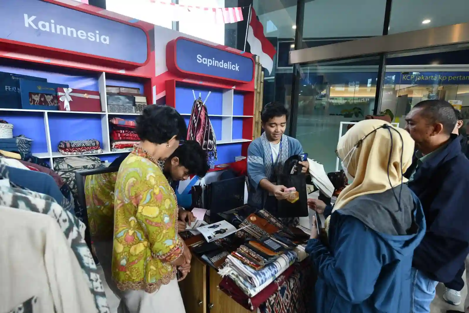 Pertamina mendorong kemandirian UMKM melalui berbagai dukungan, mulai dari pelatihan, modal usaha, hingga fasilitasi pameran dalam dan luar negeri