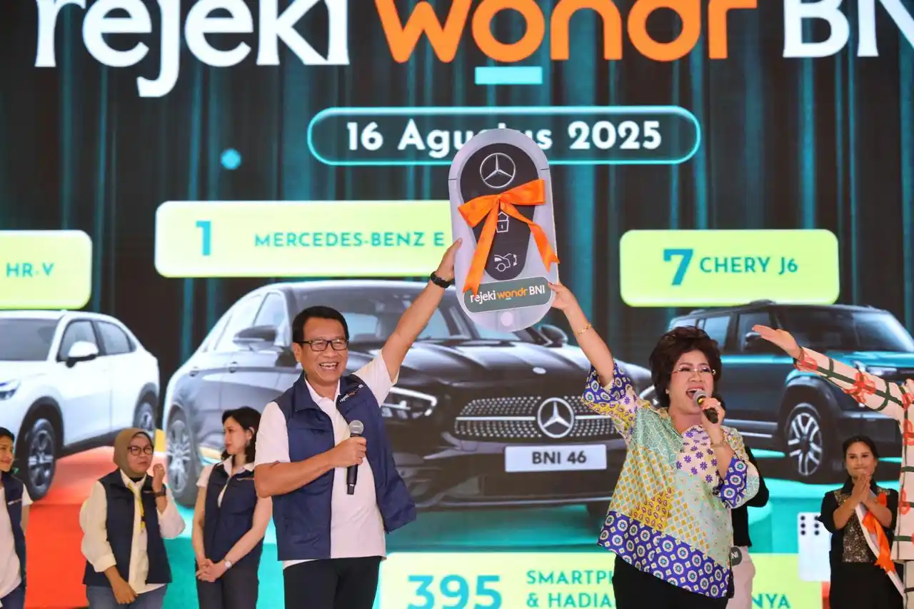 Hadiah yang dibagikan antara lain 1 unit Mercedes-Benz New E300, 7 unit Chery J6, 10 unit Honda HR-V, 85 unit Honda Beat, ratusan smartphone, serta hadiah menarik lainnya