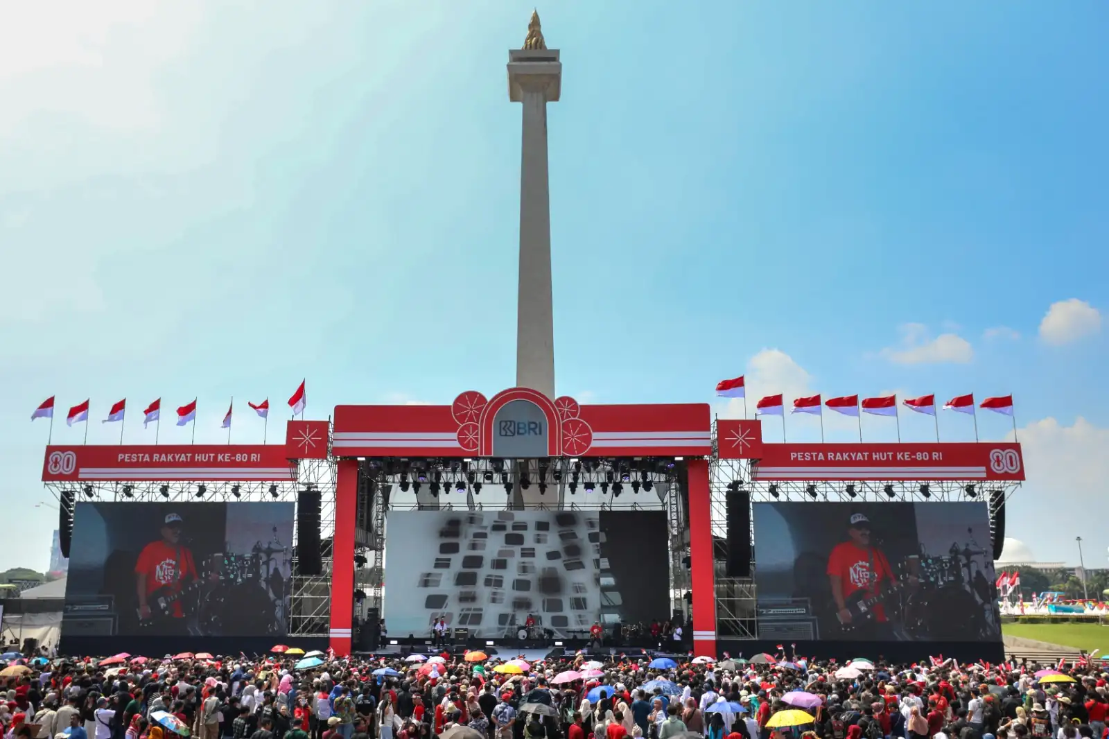Kemeriahan Pesta Rakyat BRI dalam rangka memeriahkan HUT ke-80 RI, di Monas, Jakarta, 17 Agustus 2025. Foto: BRI.