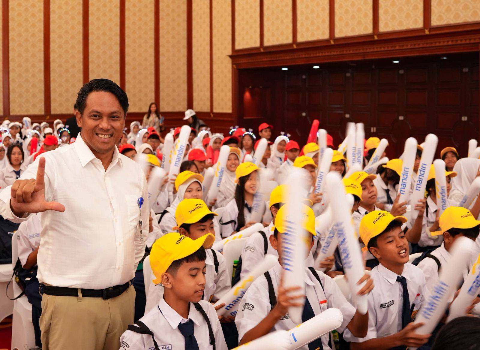 Bank Mandiri menegaskan posisinya sebagai agen pembangunan nasional dengan meraih empat penghargaan dari Otoritas Jasa Keuangan (OJK). (Foto: Dok. Bank Mandiri)
