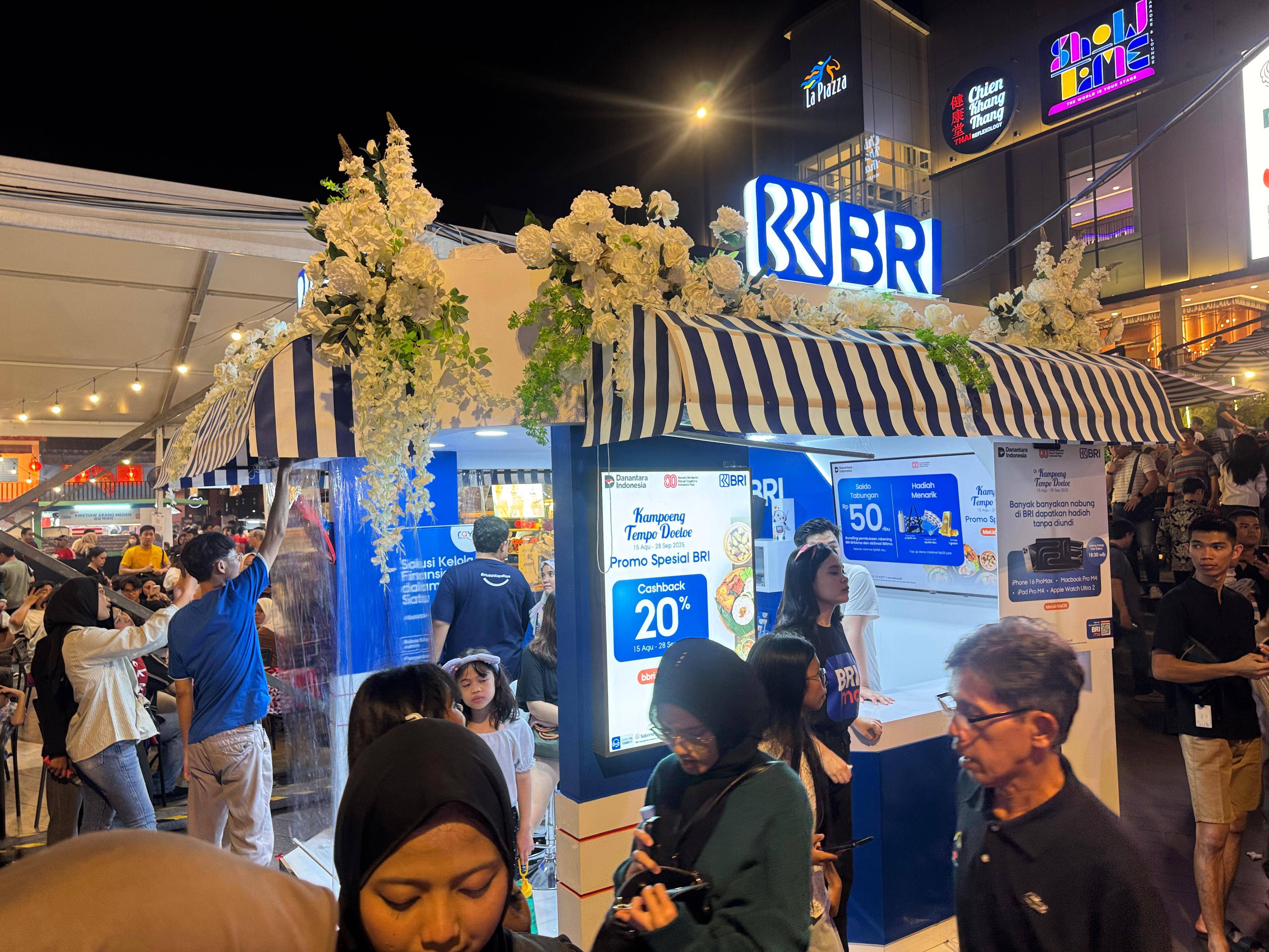 Suasana Kampoeng Tempo Doeloe 2025 yang digagas oleh Bank Rakyat Indonesia. Foto: BRI.