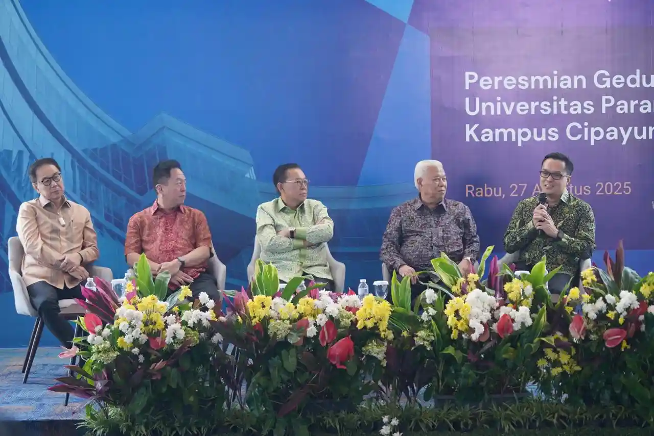Saat ini Universitas Paramadina memiliki tiga kampus, yakni Kampus Cipayung, Kampus Cikarang, dan Kampus Kuningan (Jakarta Selatan).